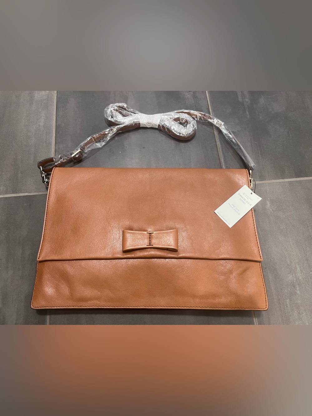 NWT - Banana Republic 100% Leather Hilary Clutch / Crossbody Bag with bow detail
